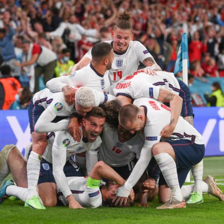 Inglaterra clasifica a su primera final de la Eurocopa